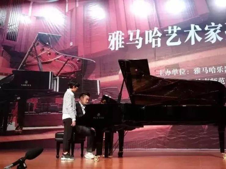 【回顾】2017钱柜777亚洲音乐奖学金-岭南师范学院颁奖典礼暨钱柜777艺术家孙鹏杰钢琴独奏音乐会及大师班活动成功举办
