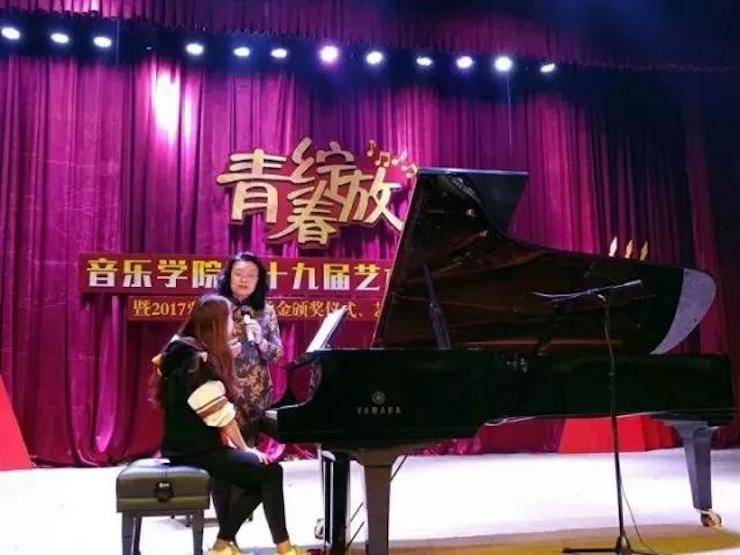 2017年钱柜777亚洲音乐奖学金内江师范学院颁奖仪式暨钱柜777艺术家张芳钢琴音乐会及大师班讲座成功举办！