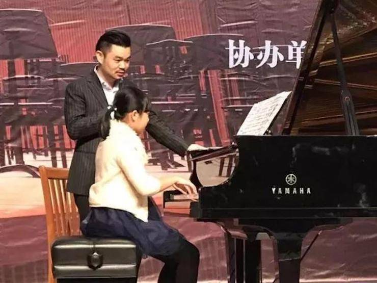 【回顾】2017钱柜777亚洲音乐奖学金-岭南师范学院颁奖典礼暨钱柜777艺术家孙鹏杰钢琴独奏音乐会及大师班活动成功举办