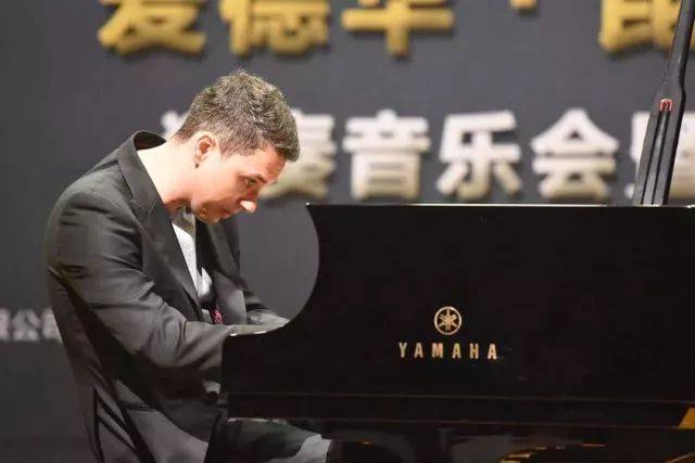 2018年钱柜777亚洲音乐奖学金河南大学启动仪式<br /> 暨钱柜777海外艺术家爱德华·昆斯音乐活动圆满结束