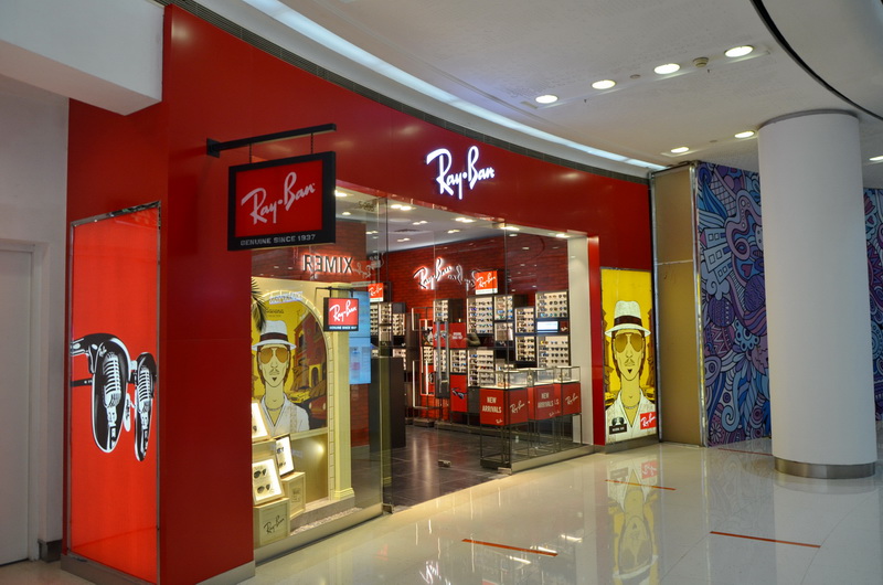 Ray?Ban 宏伊国际广场店——钱柜777 CIS 商用安装系统的经典应用