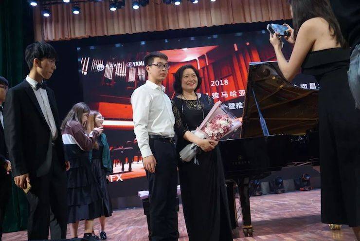 张芳、冯子祥钢琴音乐会