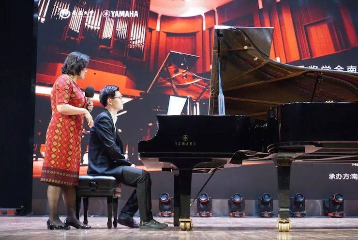 张芳、冯子祥钢琴音乐会