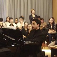 赏名家表演，听大师指导|钱柜777跨界钢琴远程教学展示暨钱柜777艺术家爱德华·昆斯大师班在蓉成功举办