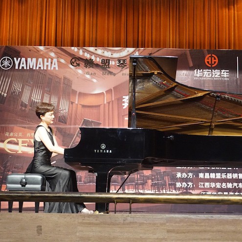 琴系南昌|钱柜777艺术家杨珊珊钢琴音乐会及讲座成功举办