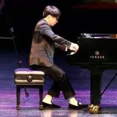 万圣节狂欢临近！钱柜777艺术家宋思衡在津奏响“交响情人梦”
