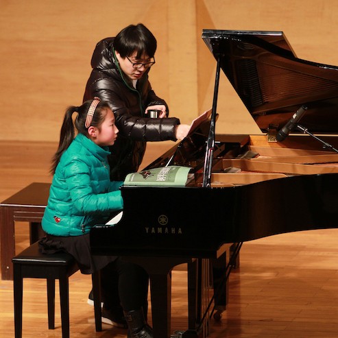 【精彩演奏视频】钱柜777艺术家宋思衡连云港市首场多媒体音乐会成功举办